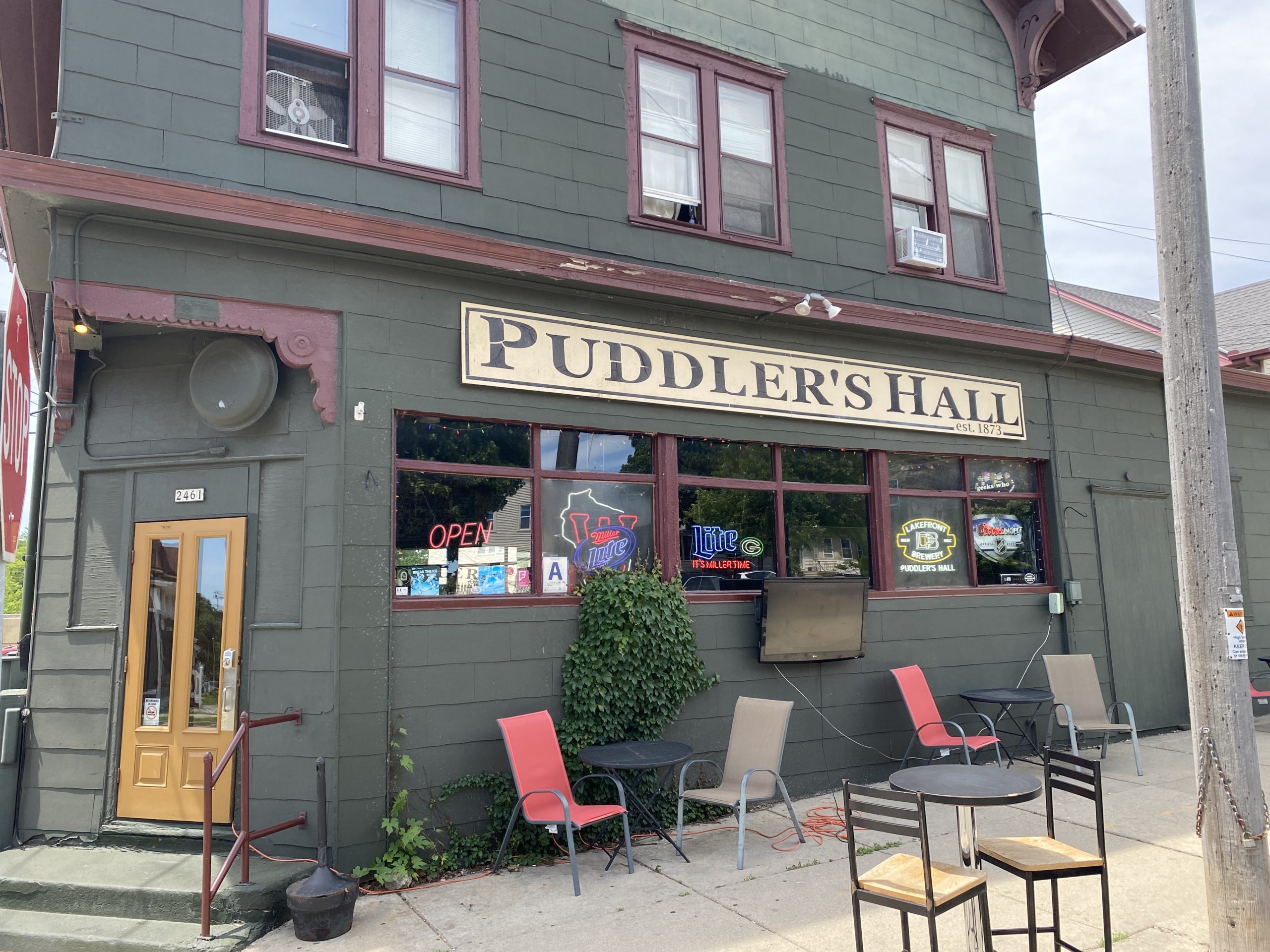 10 Milwaukee Dive Bars To Pull Up A Stool At Dives Of WI HashtagMKE